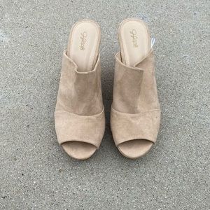 Jaclyn Smith Wedged Mules size 11